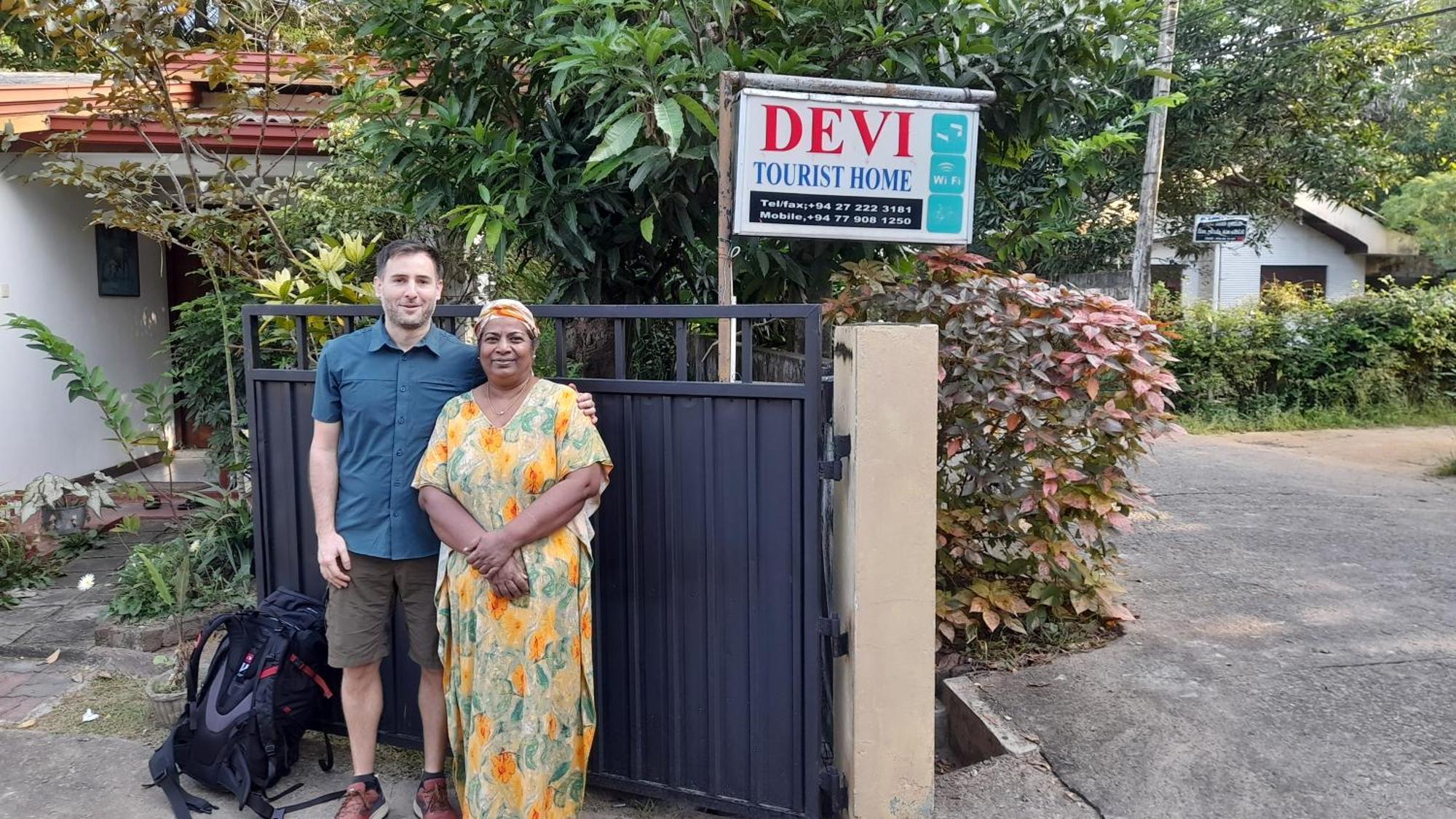 Devi Tourist Home Полонарува Екстериор снимка